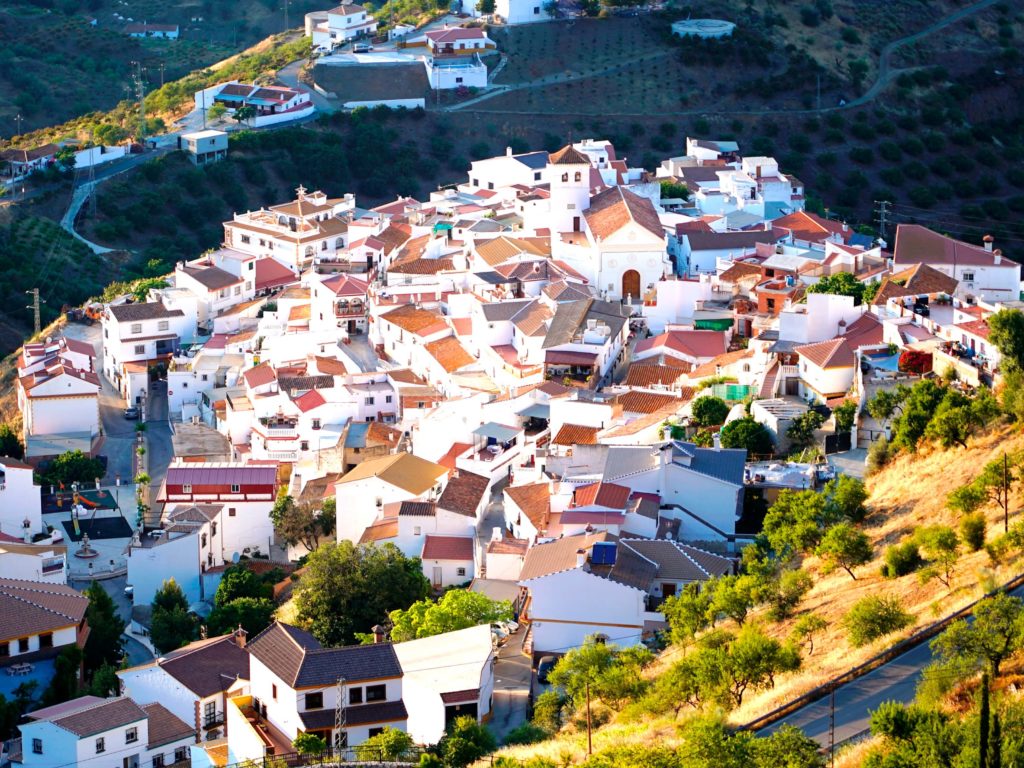 pueblo iznate desde la finca